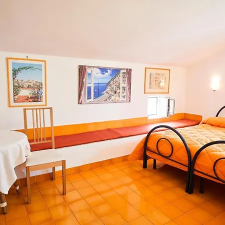 Palazzo Della Marra 3*