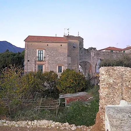Palazzo Della Marra 3*