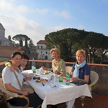 Palazzo Della Marra Bed and Breakfast Ραβέλλο