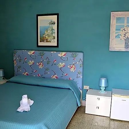 Palazzo Della Marra 3*